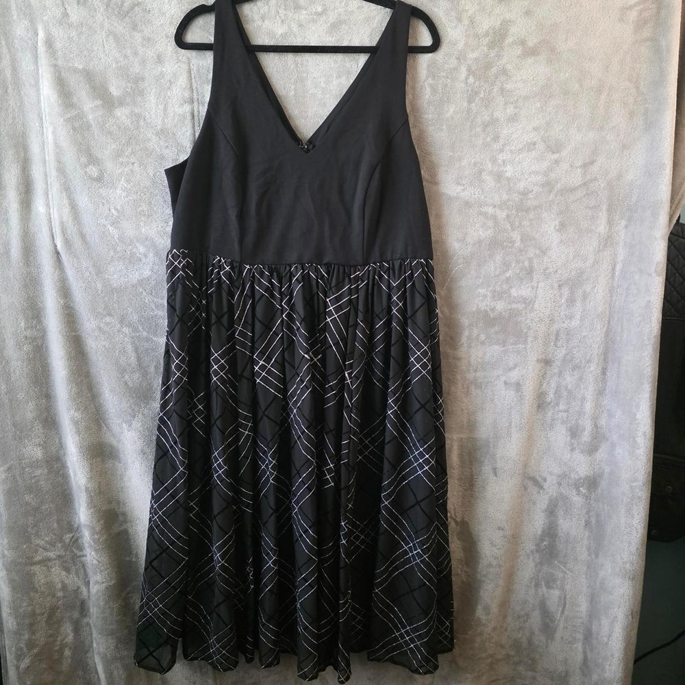 Torrid Womens Black Silver Metallic Velvet Grid Midi Dress V-Neck Size 18 Plus